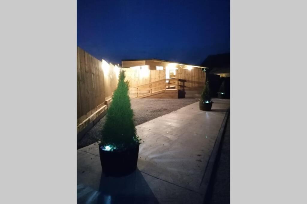 Featheredge Corner Lodge Wells Exterior foto